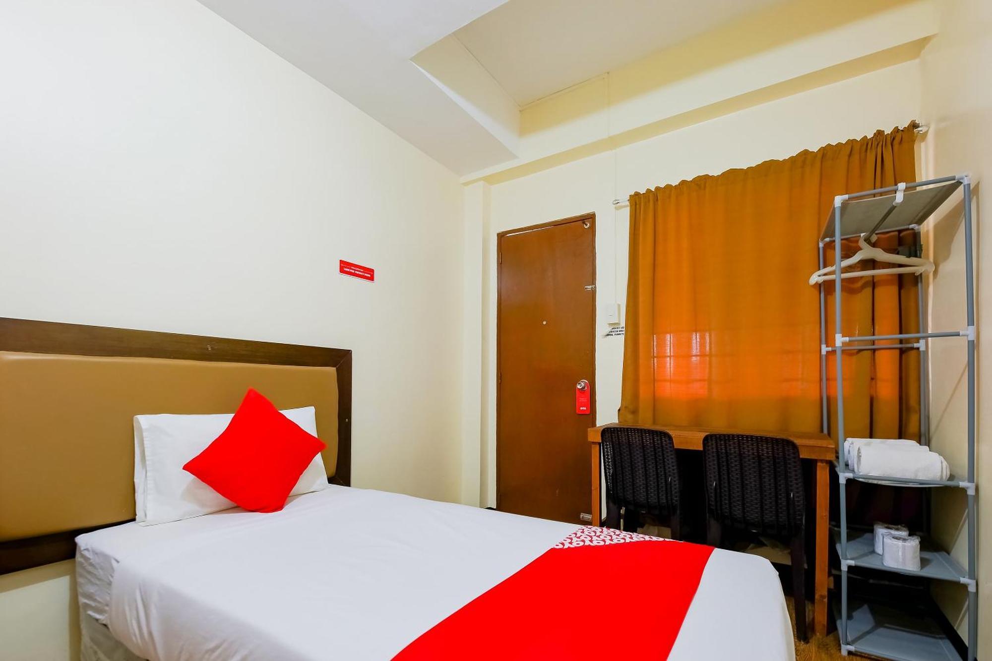 Oyo 431 Apollo 11 Apartelle Pasay Eksteriør billede